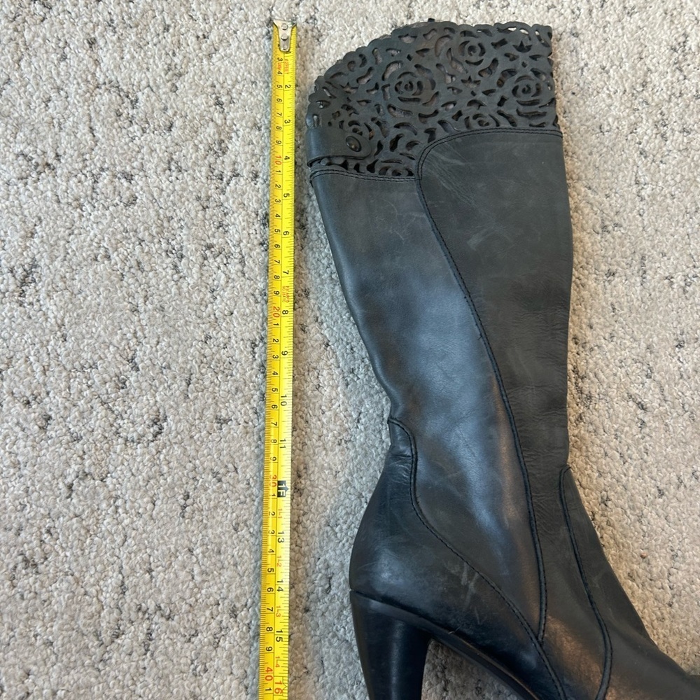Spiral size 7.5 ultra lux distressed grey cutout leather boots EXC condition - Picture 9 of 16